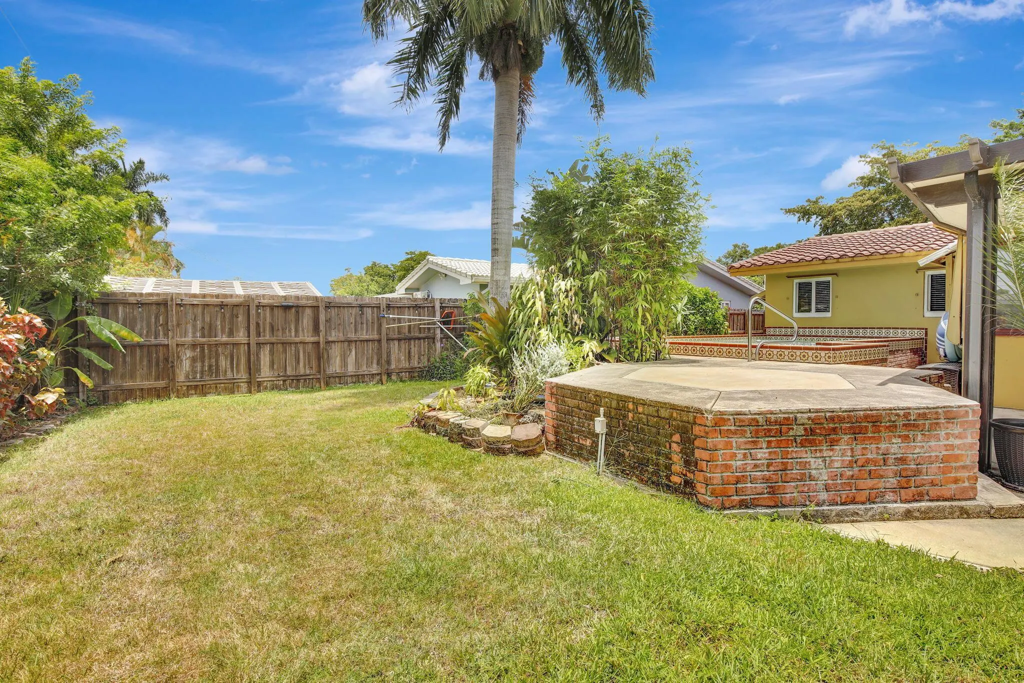 7241 NW 10th Court