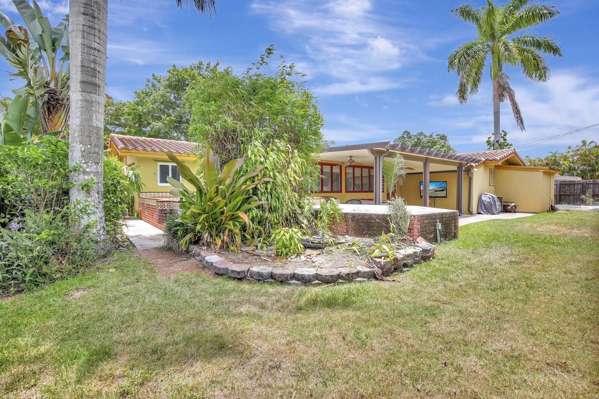 7241 NW 10th Court