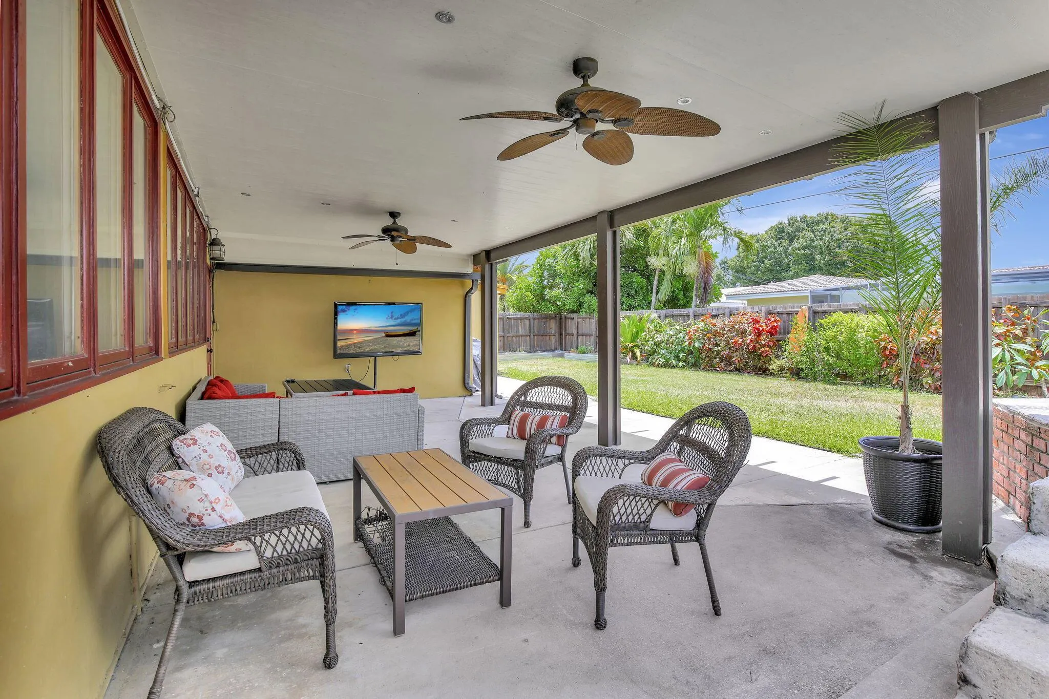 7241 NW 10th Court