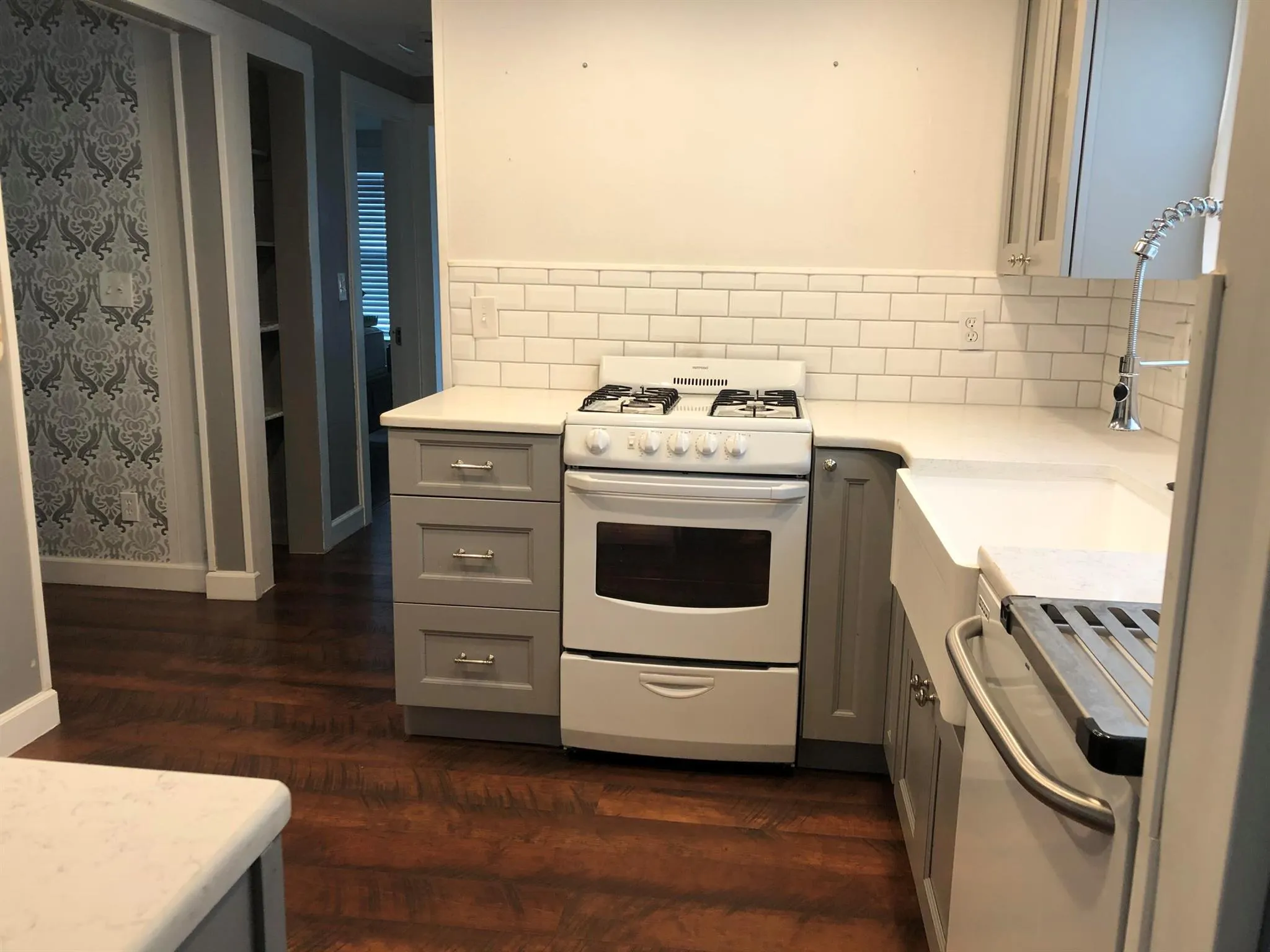 305 SW 2nd Street