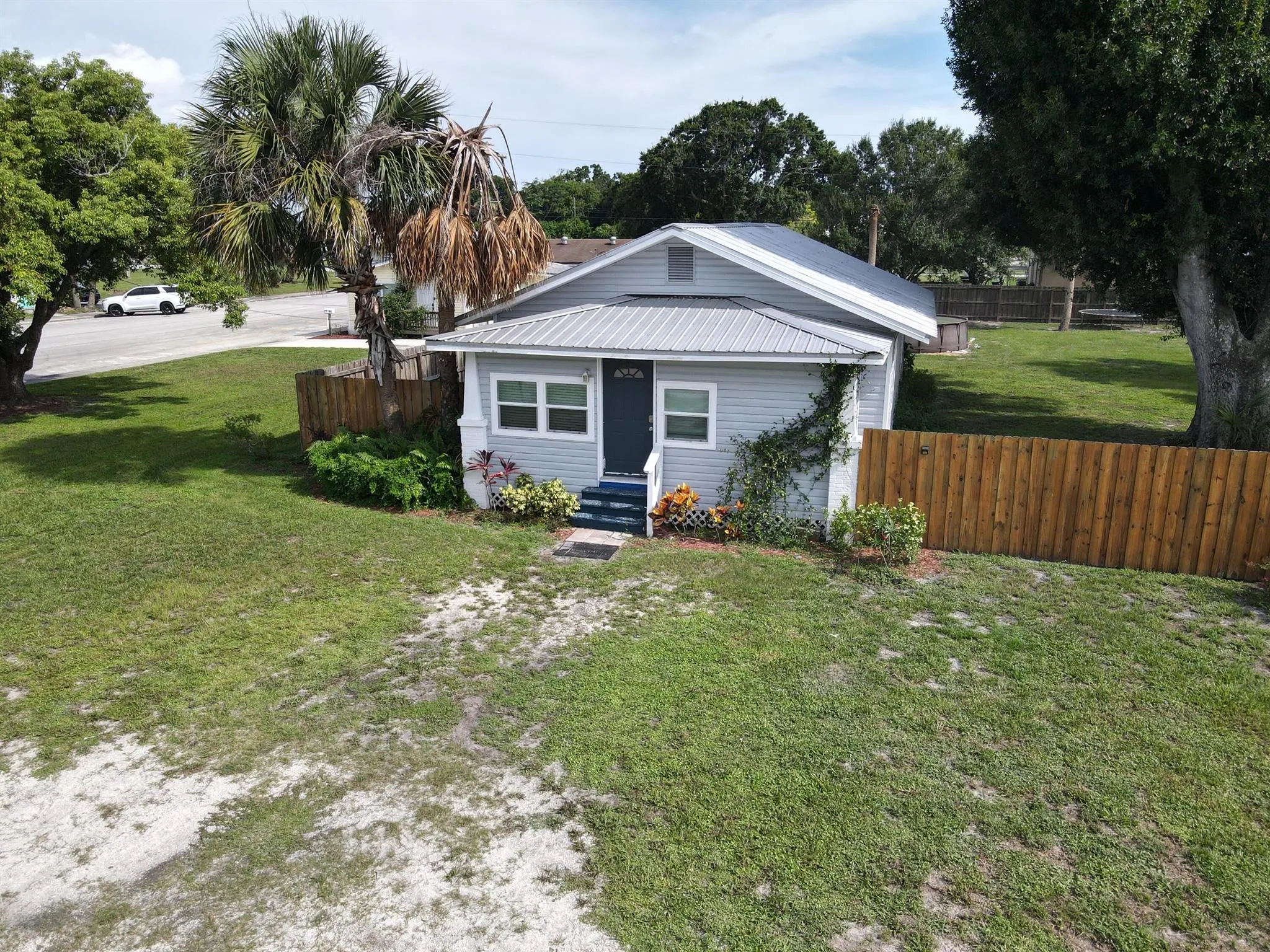 305 SW 2nd Street