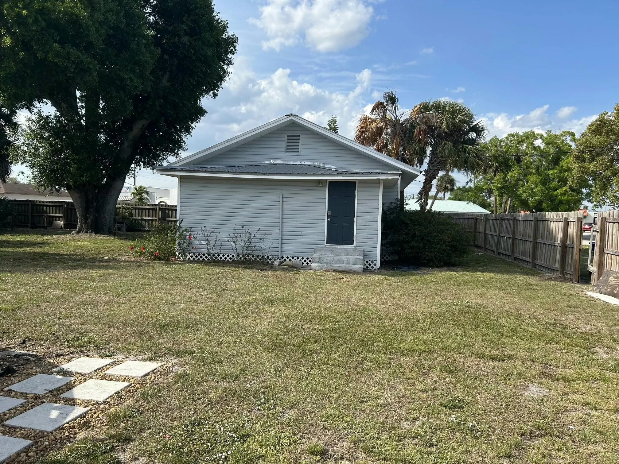 305 SW 2nd Street