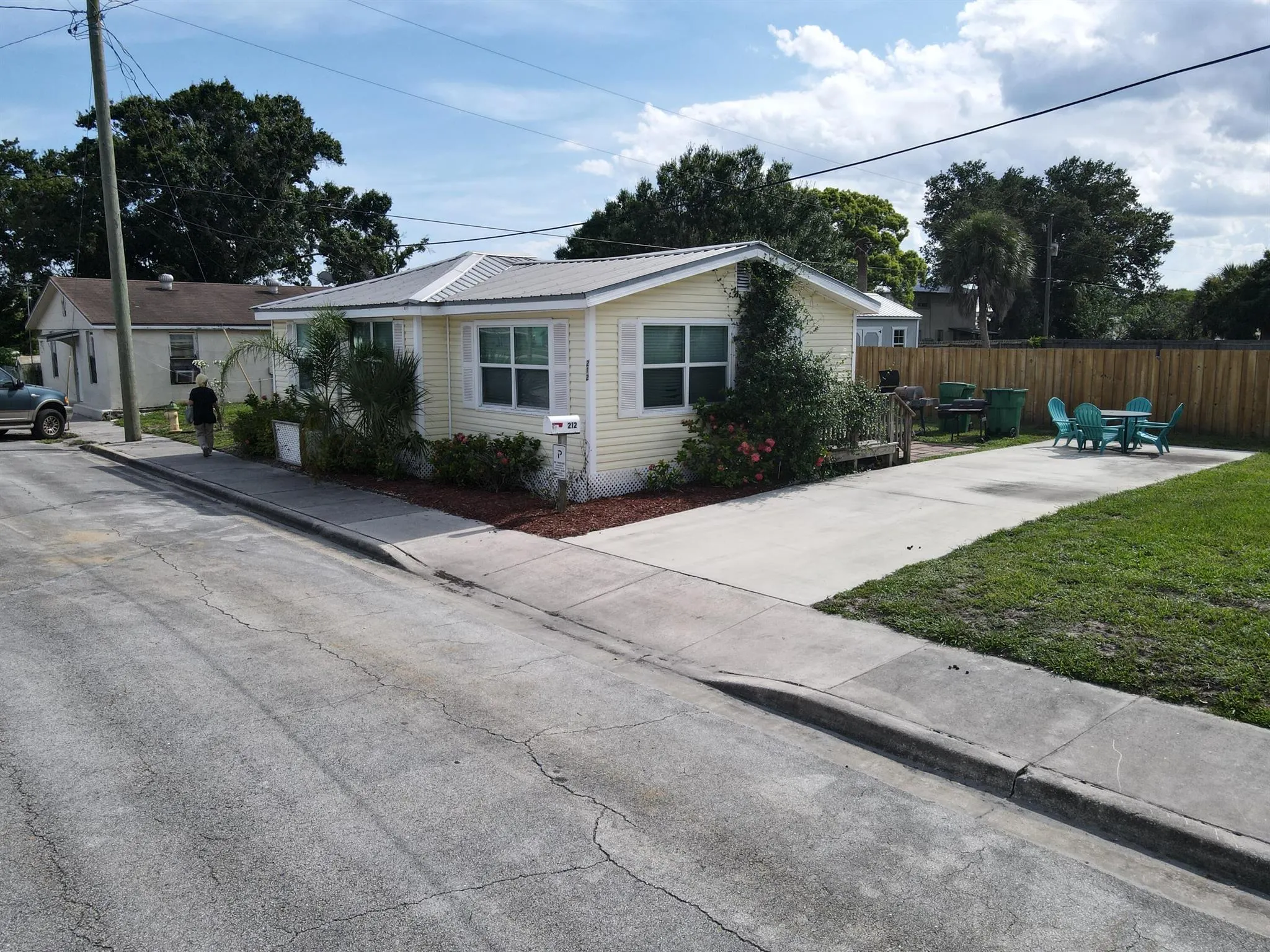 305 SW 2nd Street