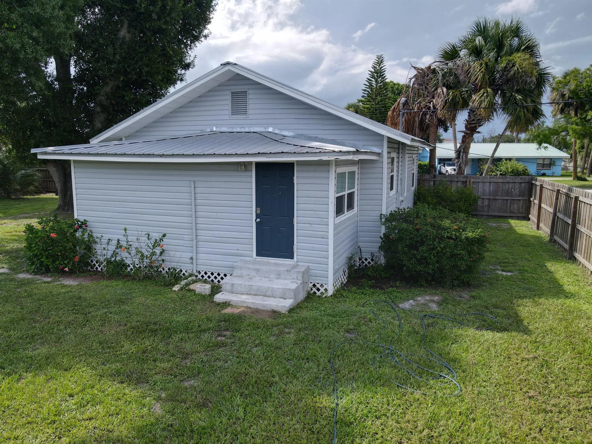 305 SW 2nd Street