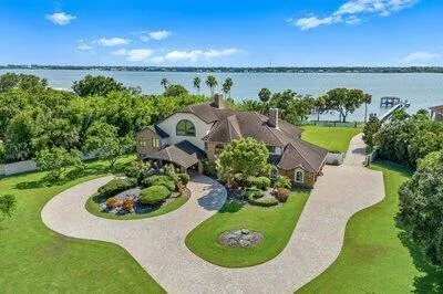 240 Utopia Circle