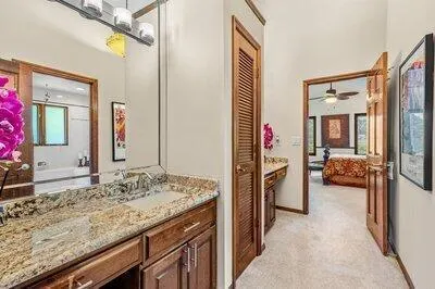 240 Utopia Circle