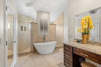 240 Utopia Circle