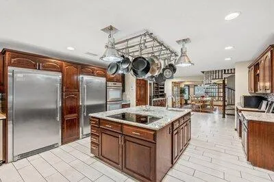 240 Utopia Circle