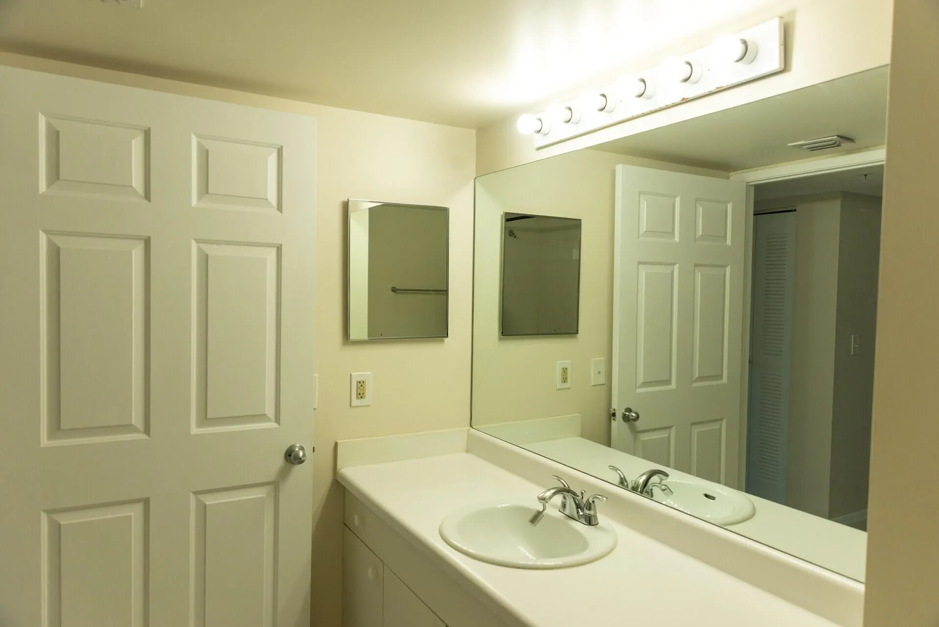 2600 S University Drive, #211