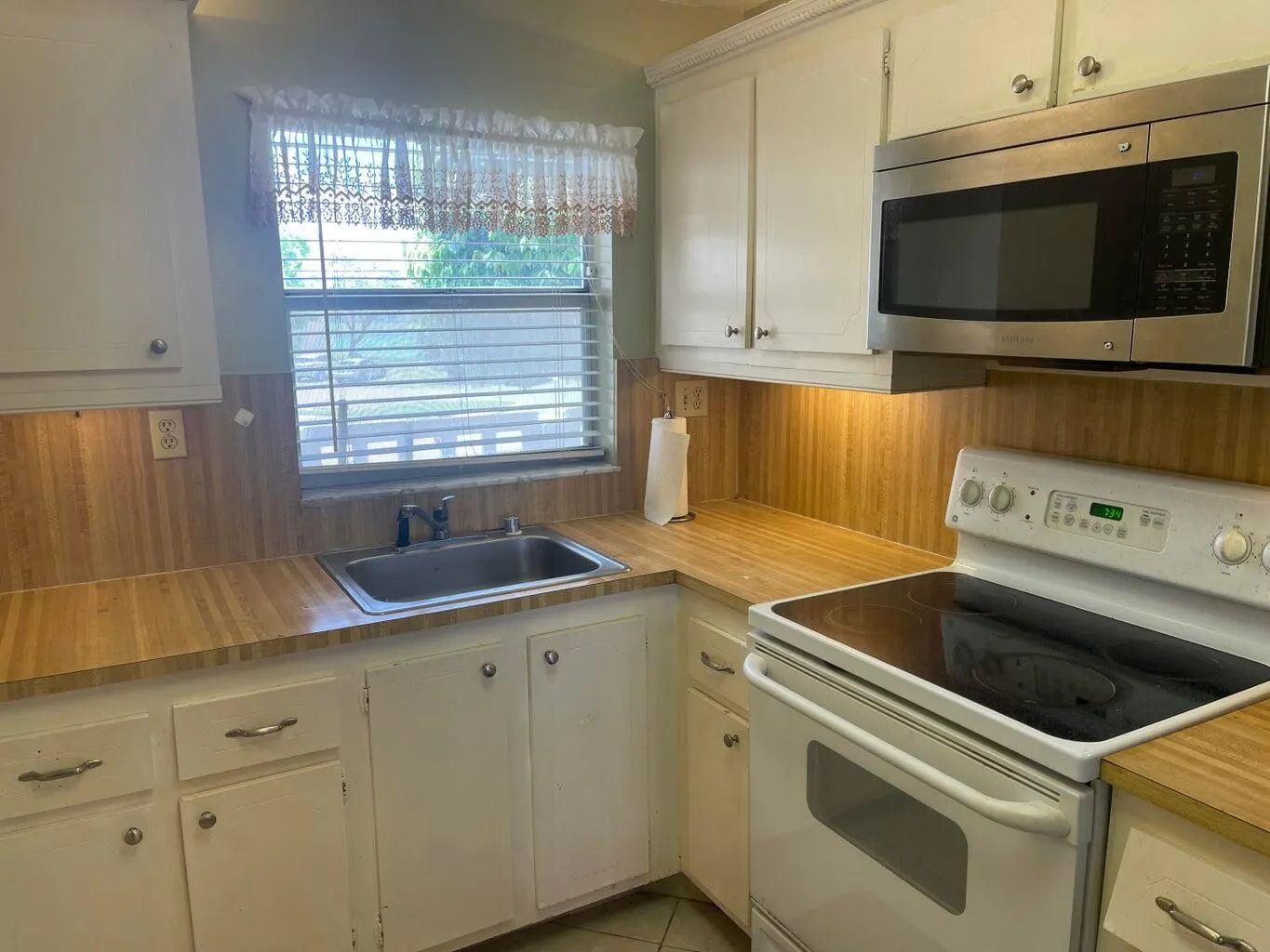 8901 Sunrise Lakes Boulevard, #202