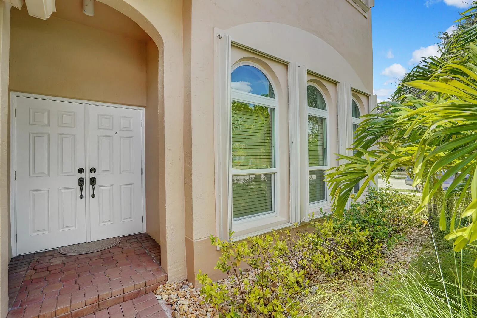 317 E Garden Cove Circle