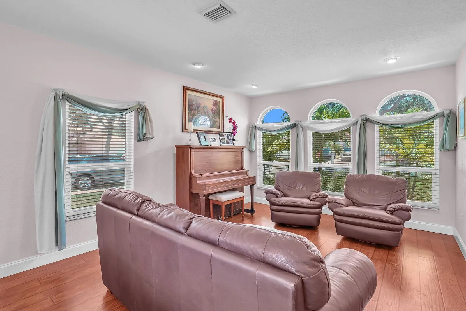 317 E Garden Cove Circle