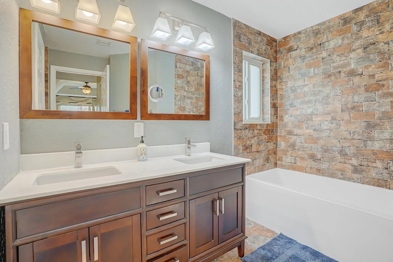 317 E Garden Cove Circle