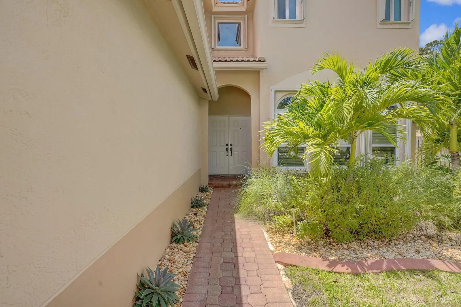 317 E Garden Cove Circle