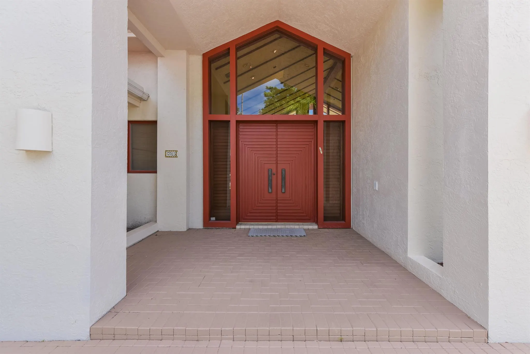 6923 Queenferry Circle
