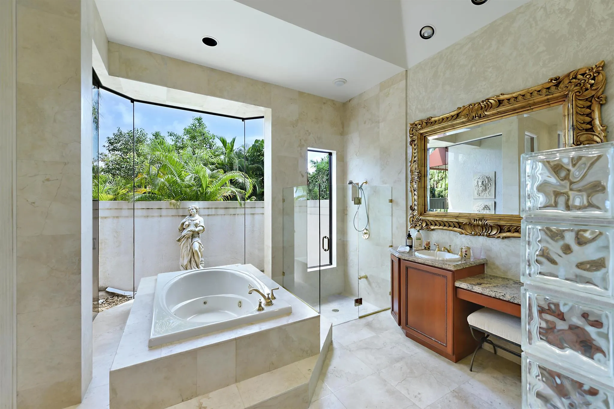 6923 Queenferry Circle