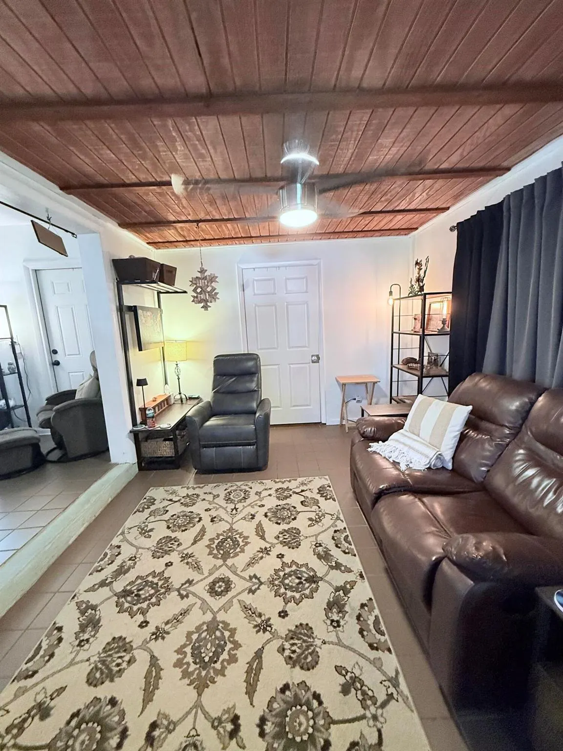 1736 Hunter Road