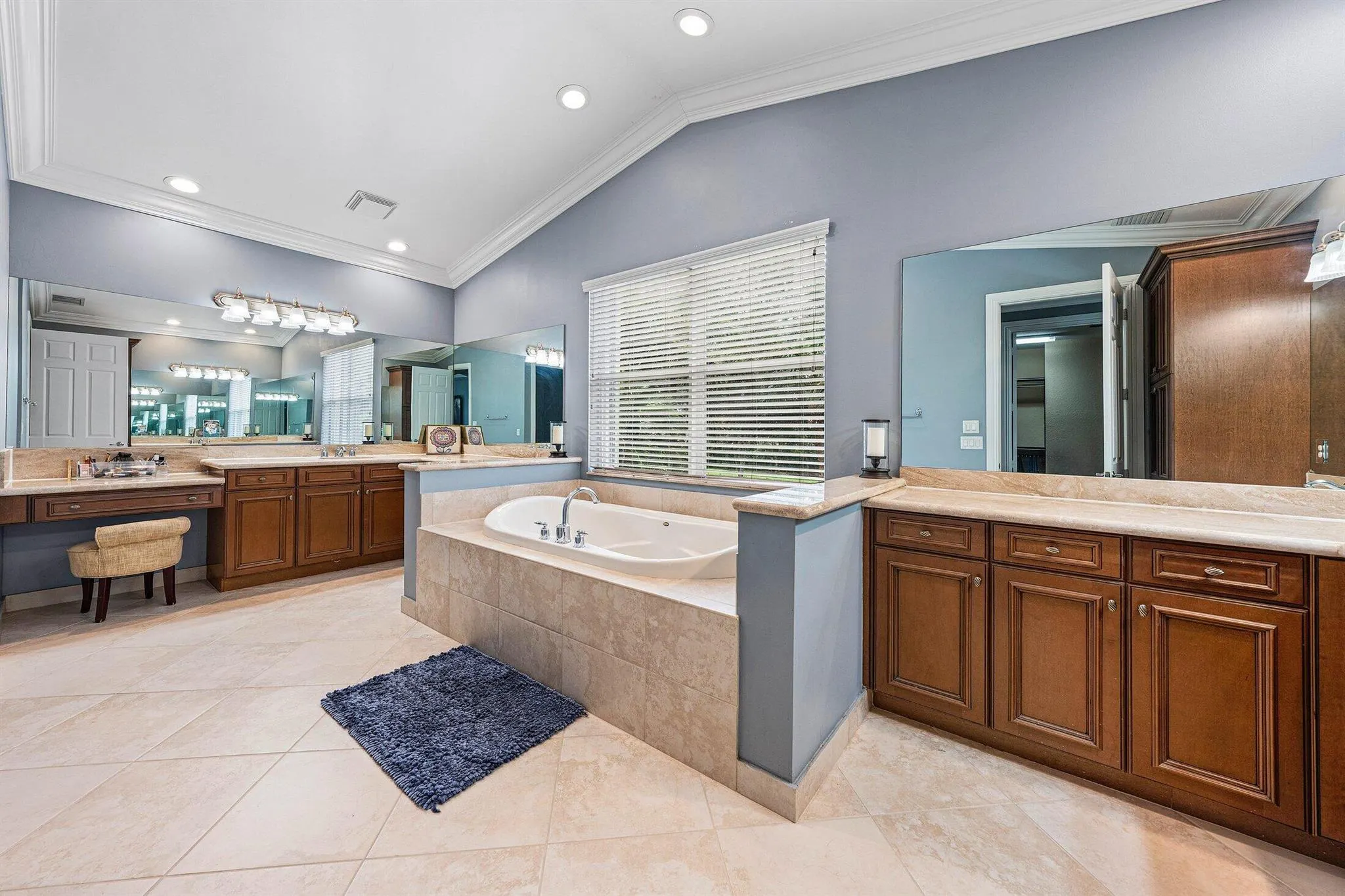 11880 Foxbriar Lake Trail