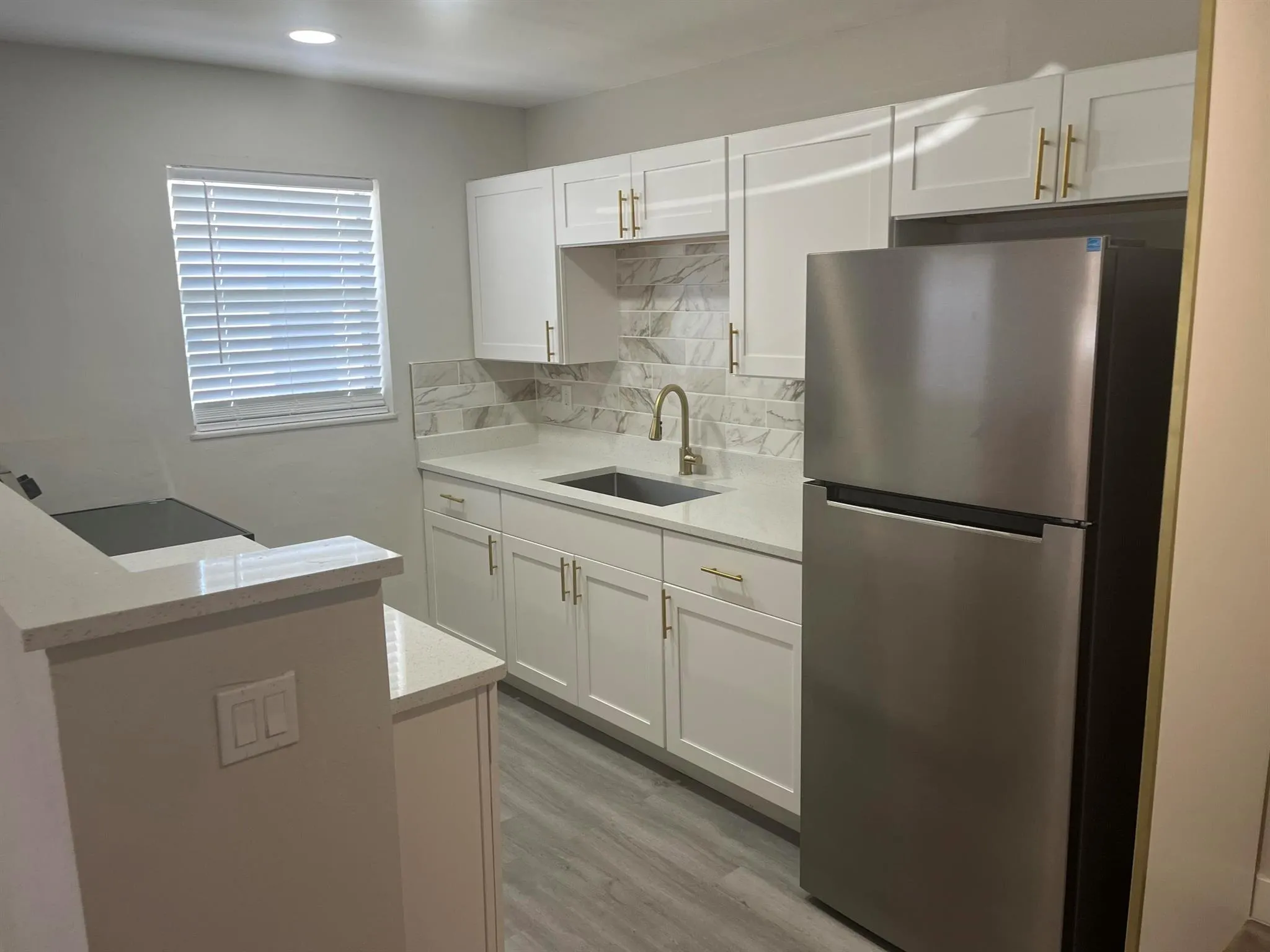 1885 40 St Avenue, #1
