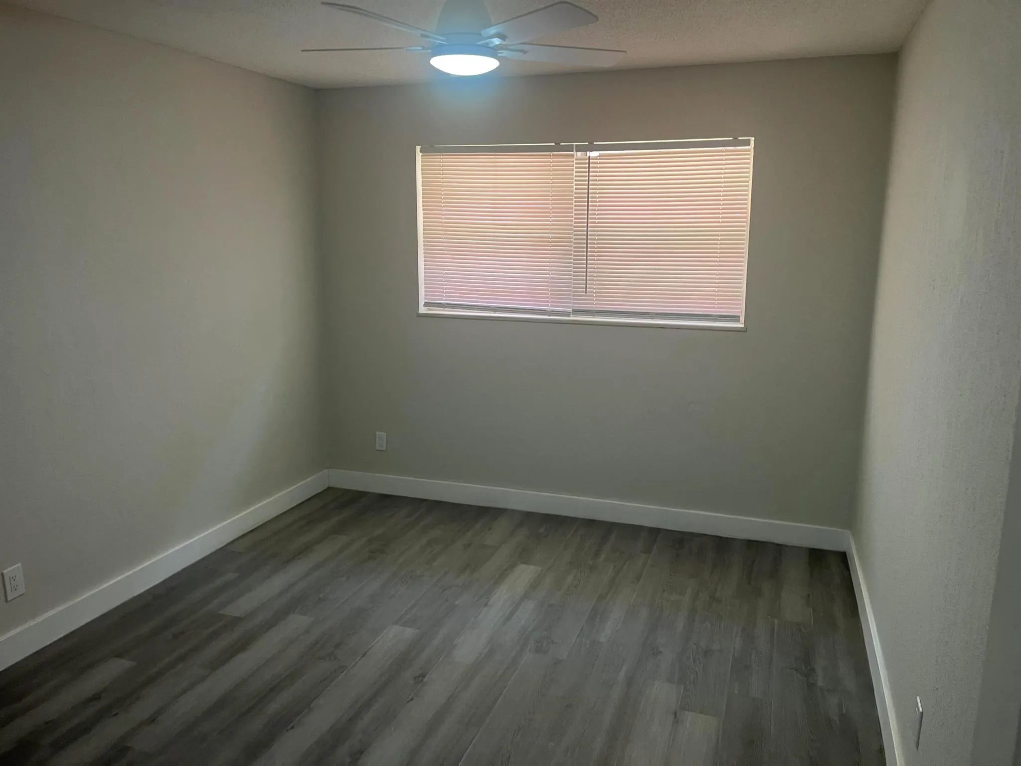 1885 40 St Avenue, #1