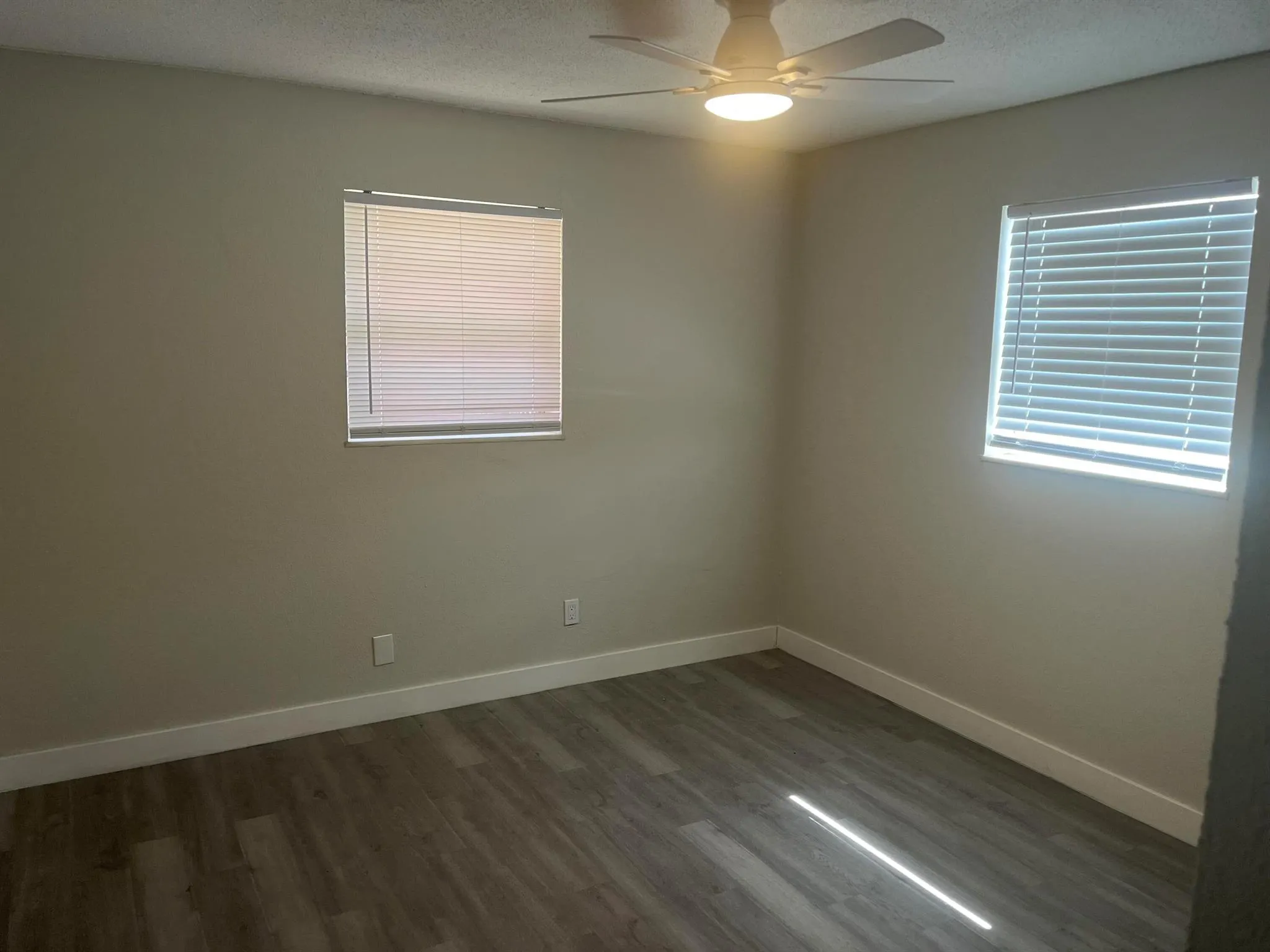 1885 40 St Avenue, #1