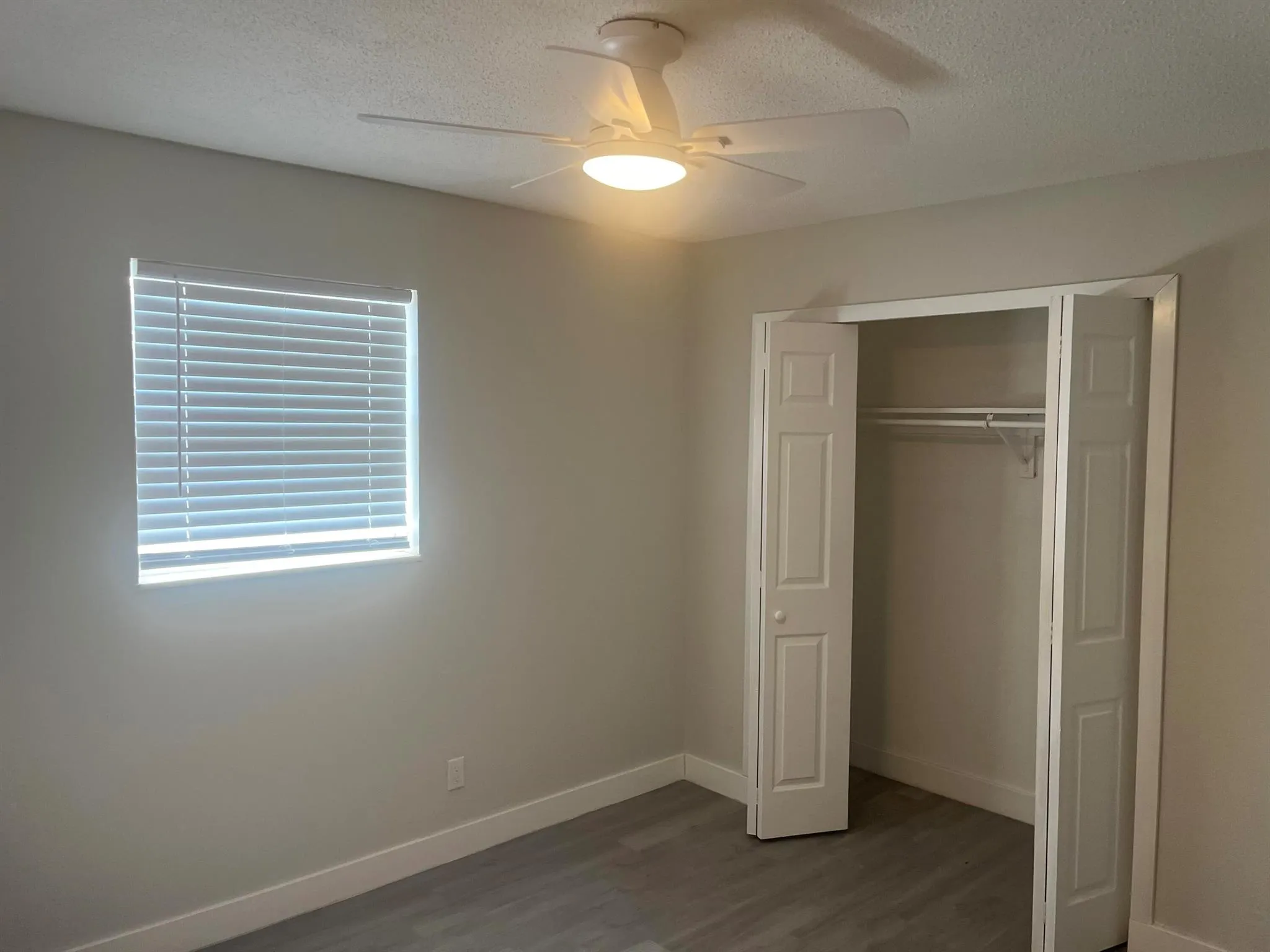 1885 40 St Avenue, #1