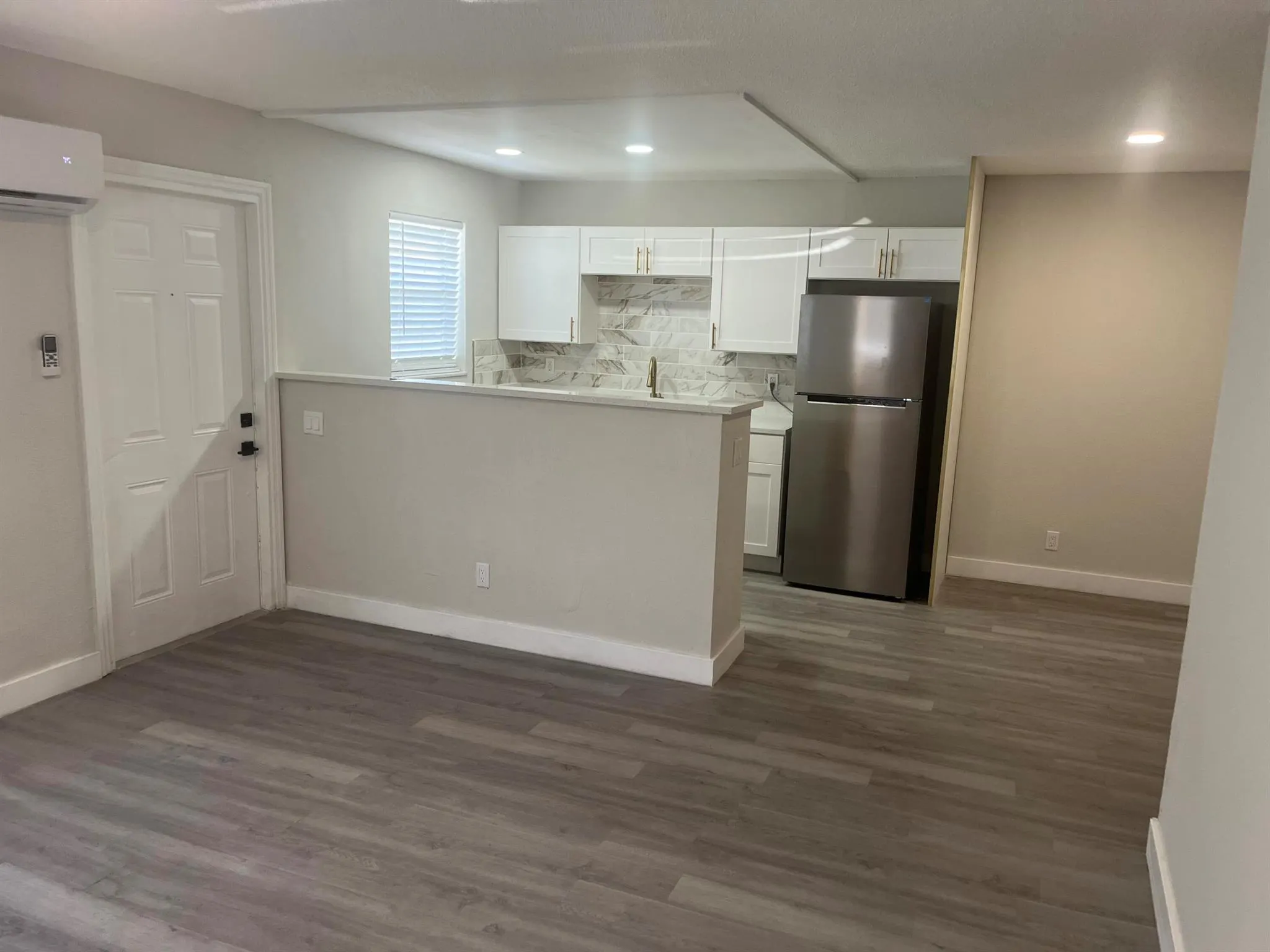 1885 40 St Avenue, #1