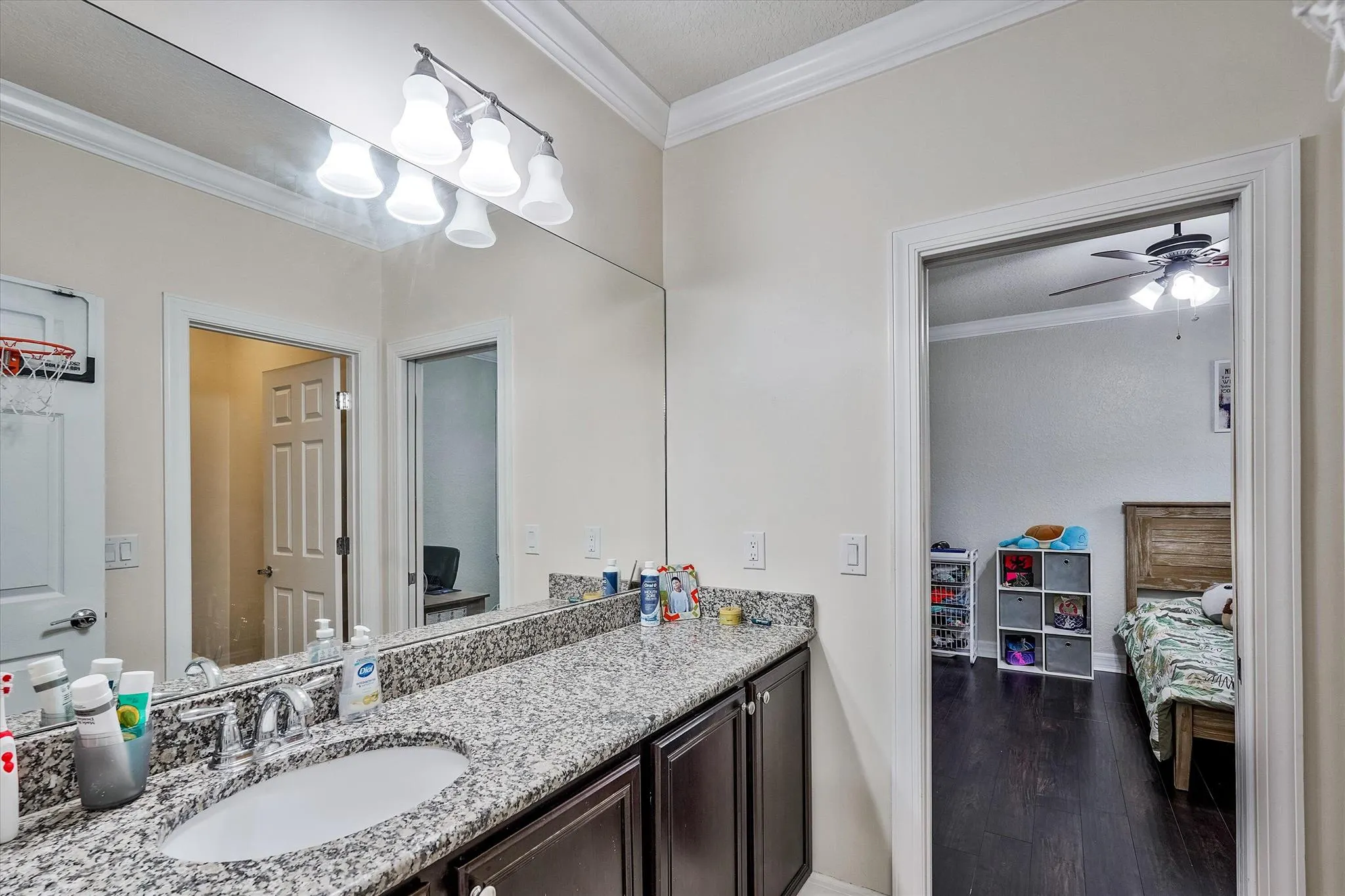4381 SW Gossamer Circle