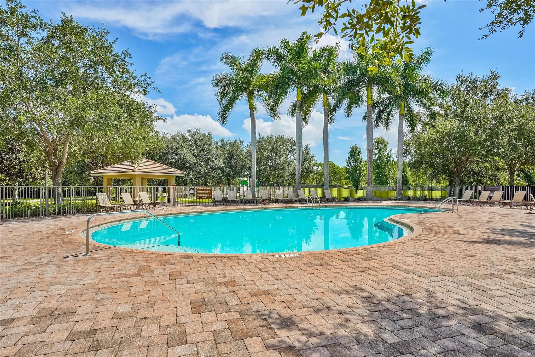 4381 SW Gossamer Circle