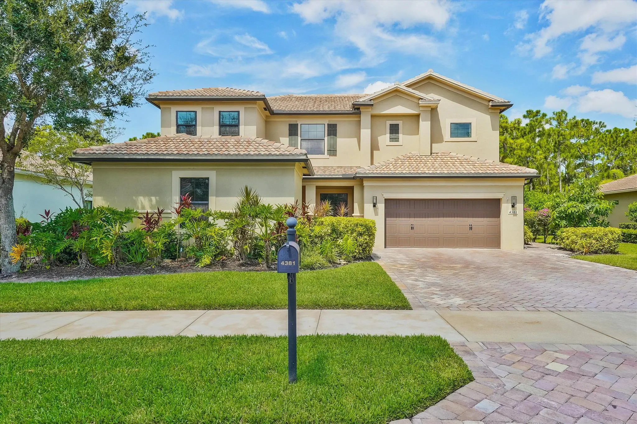 4381 SW Gossamer Circle