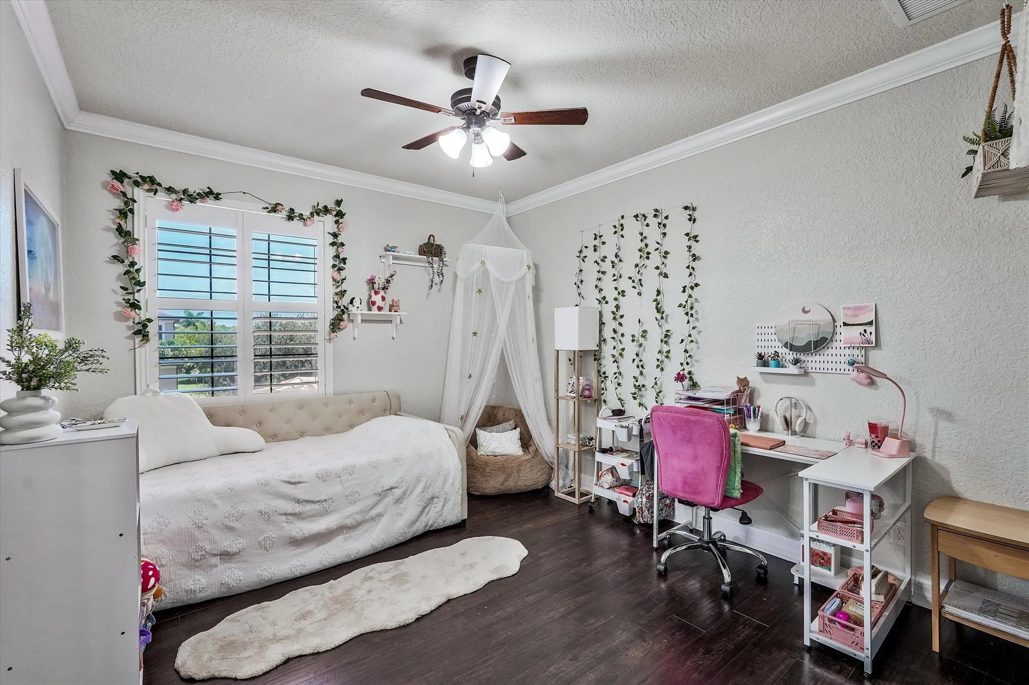 4381 SW Gossamer Circle