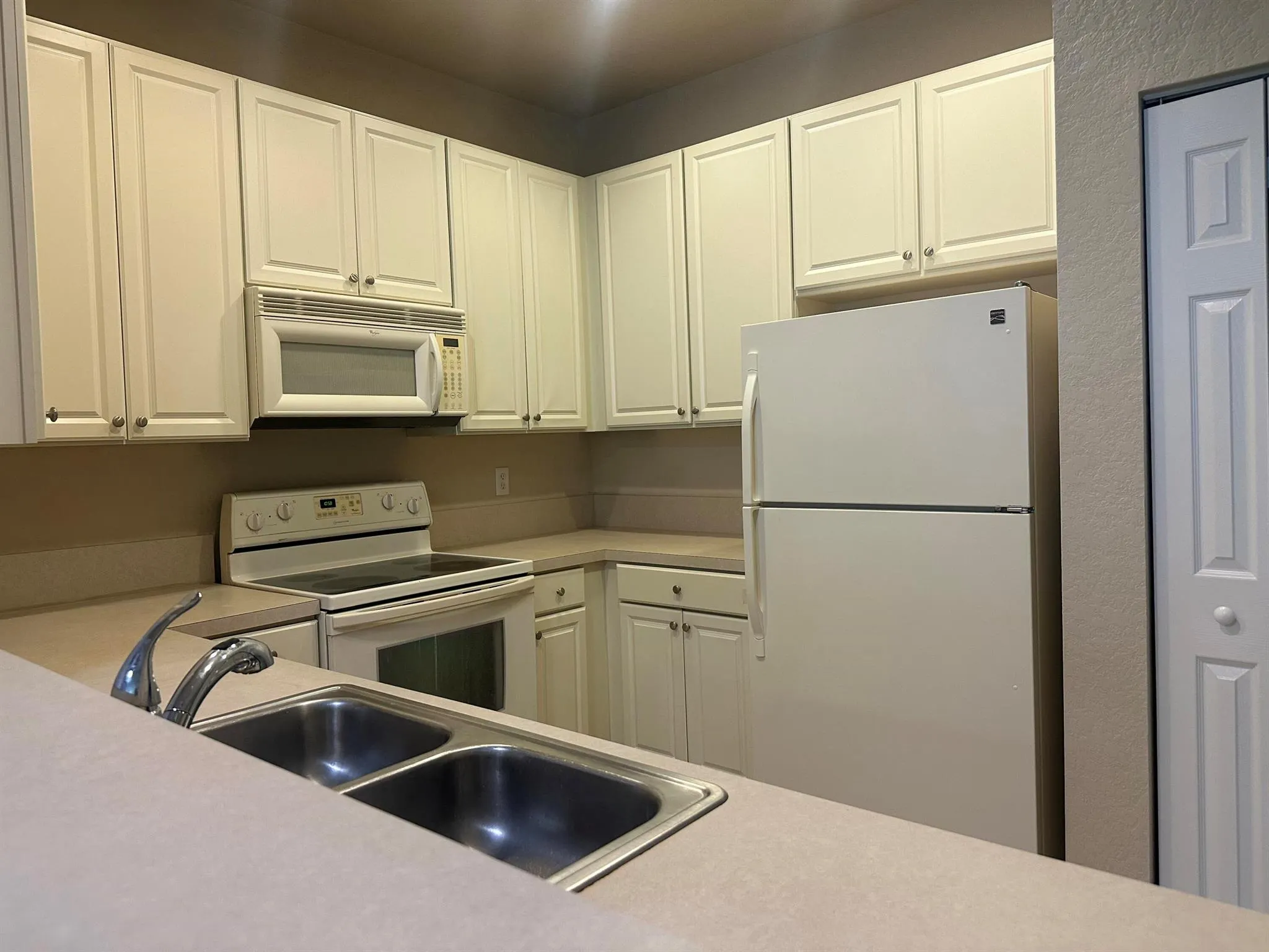 3041 SE Lexington Lakes Drive, #101