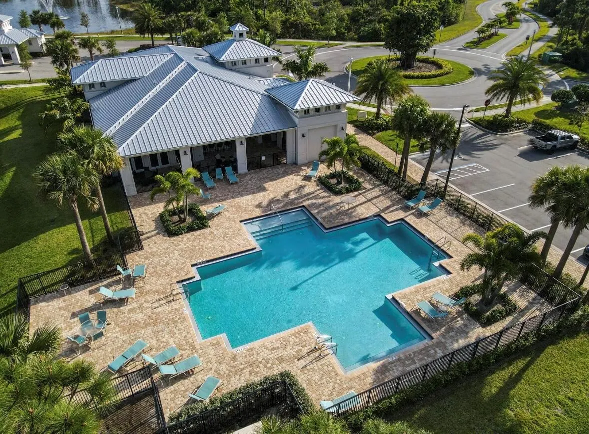 718 SW Riverwatch Place