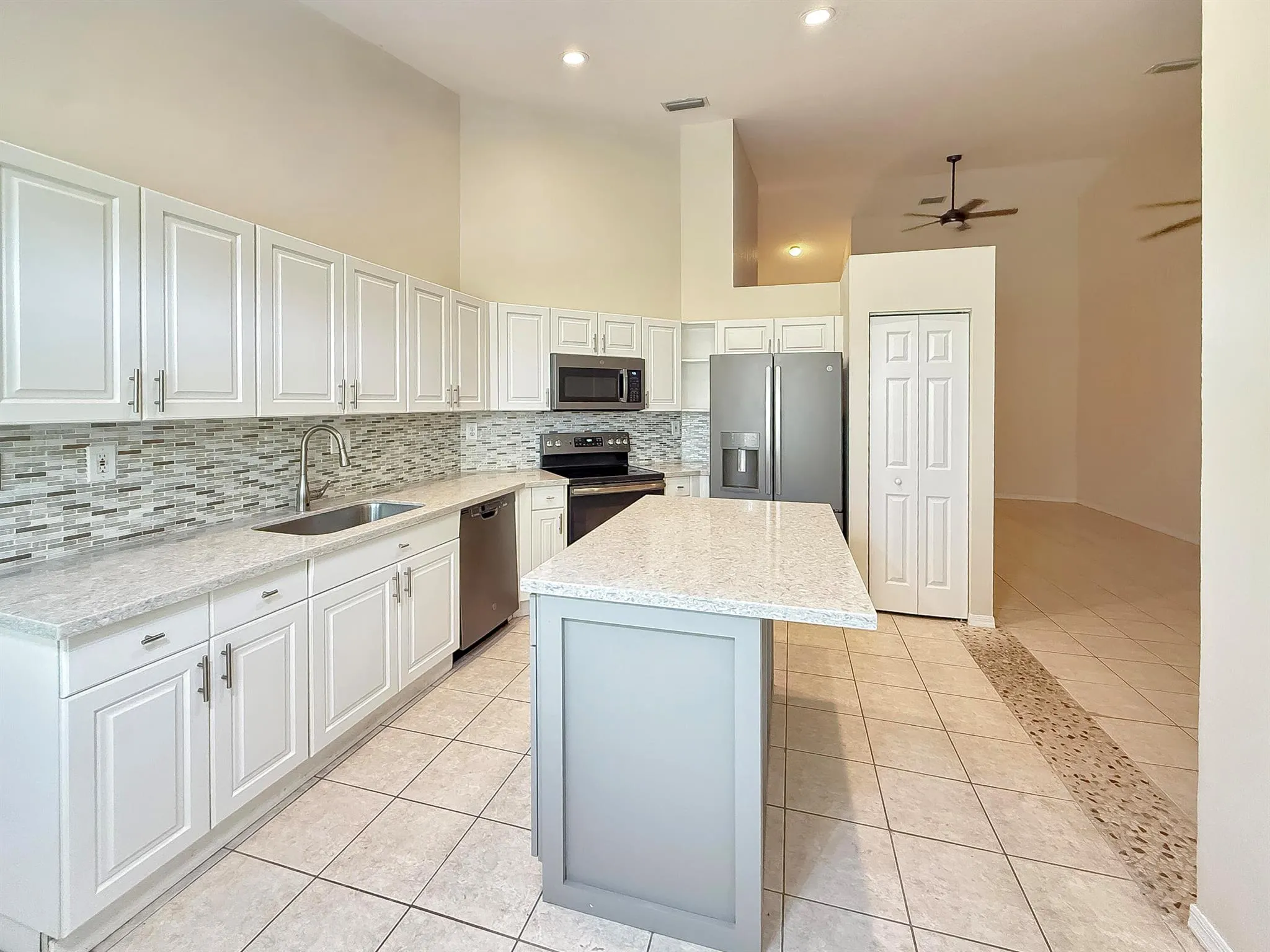 2400 E Aragon Boulevard, #2