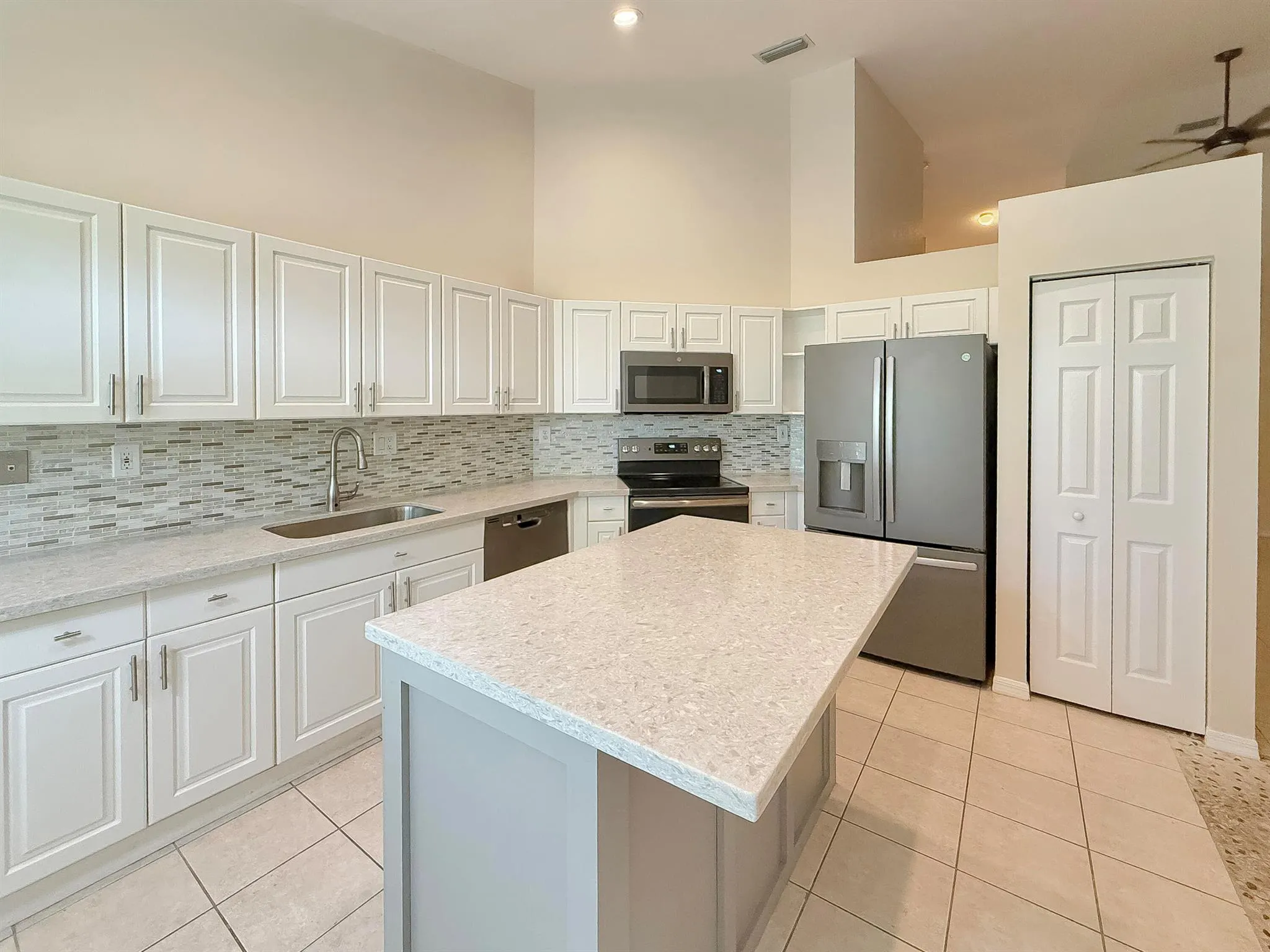 2400 E Aragon Boulevard, #2