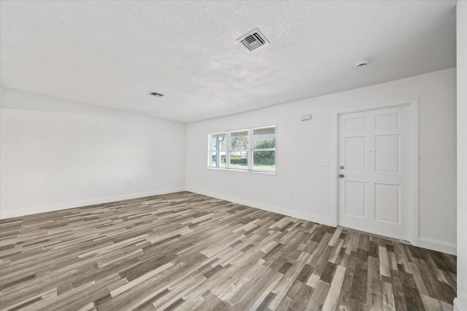 825 2nd Street