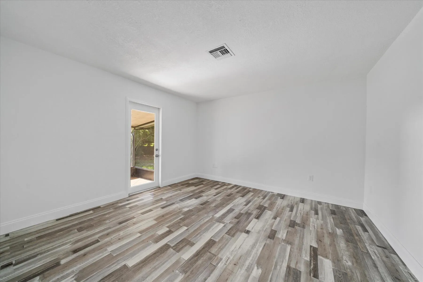 825 2nd Street