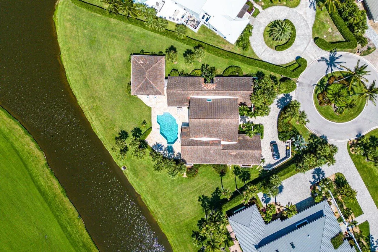 2160 SE Golfview Lane