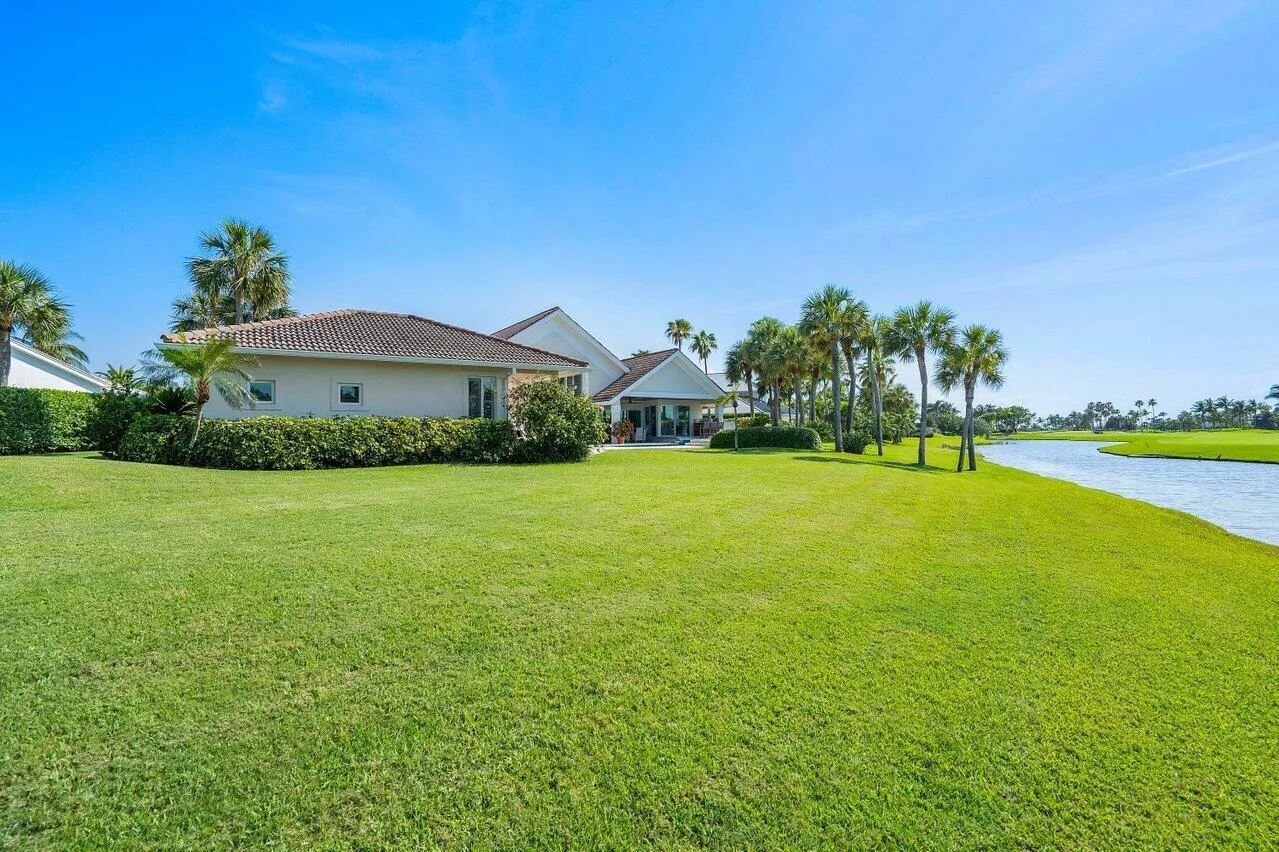 2160 SE Golfview Lane