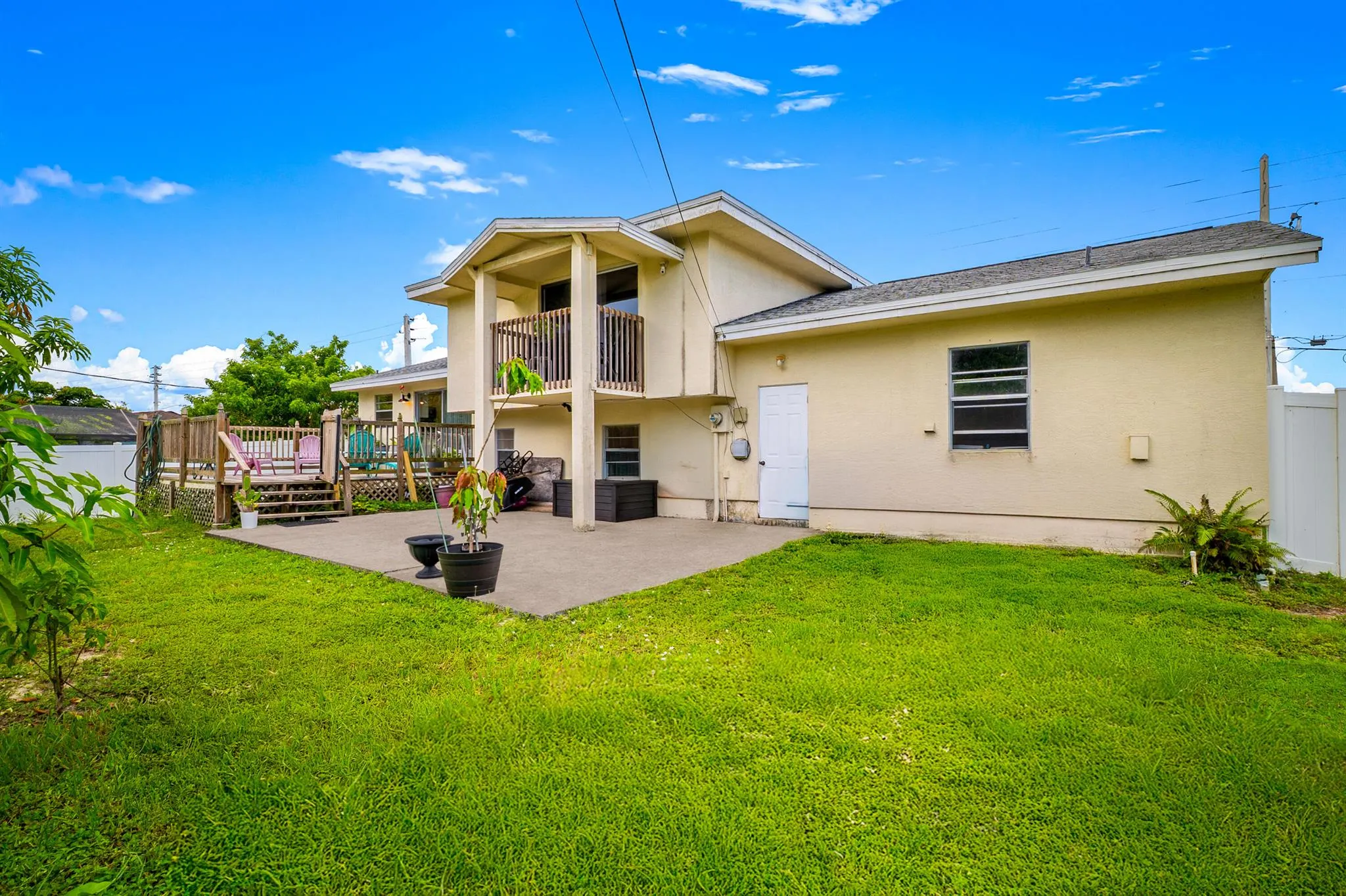 517 NW Floresta Drive