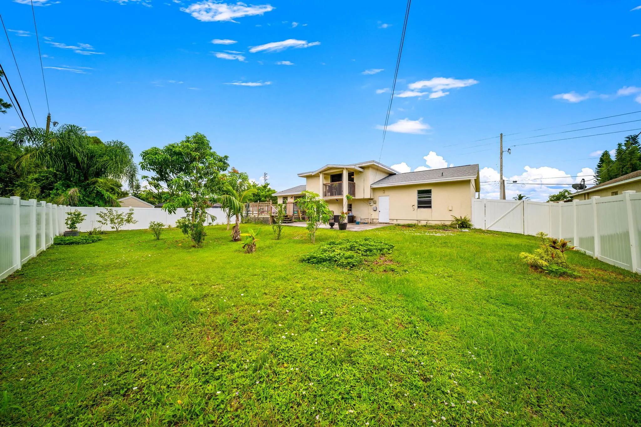 517 NW Floresta Drive