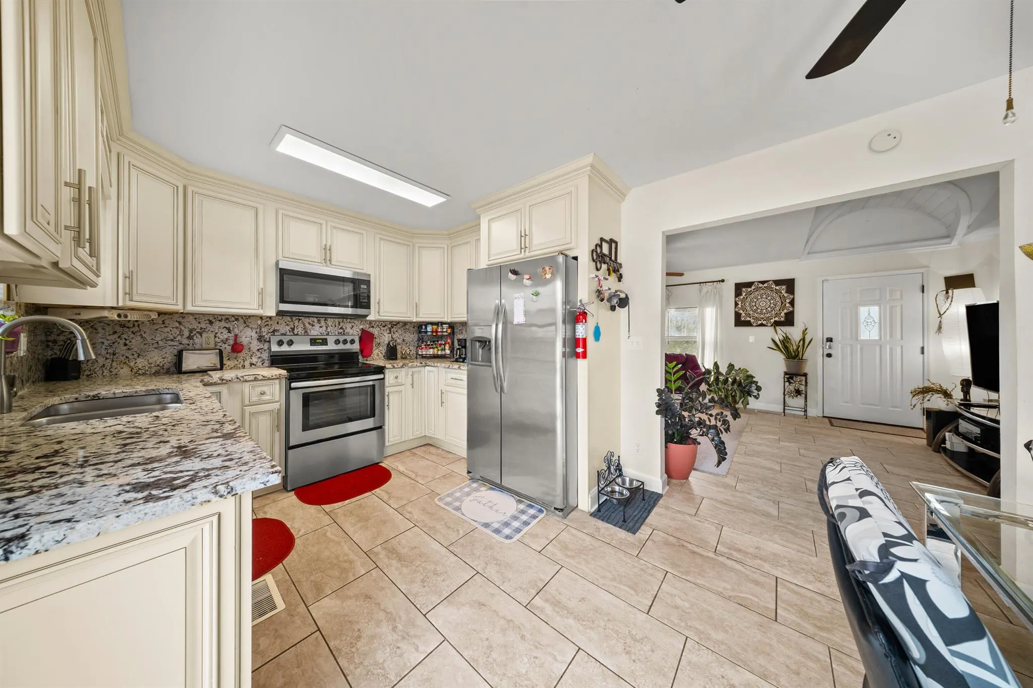 517 NW Floresta Drive