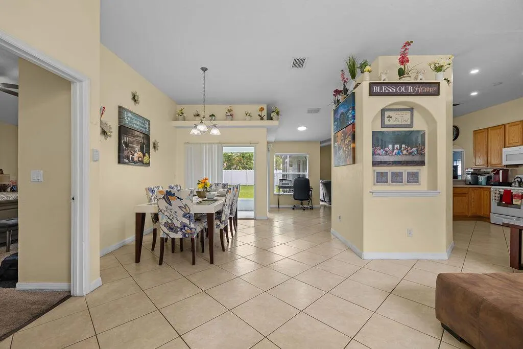 6116 NW Daroco Terrace