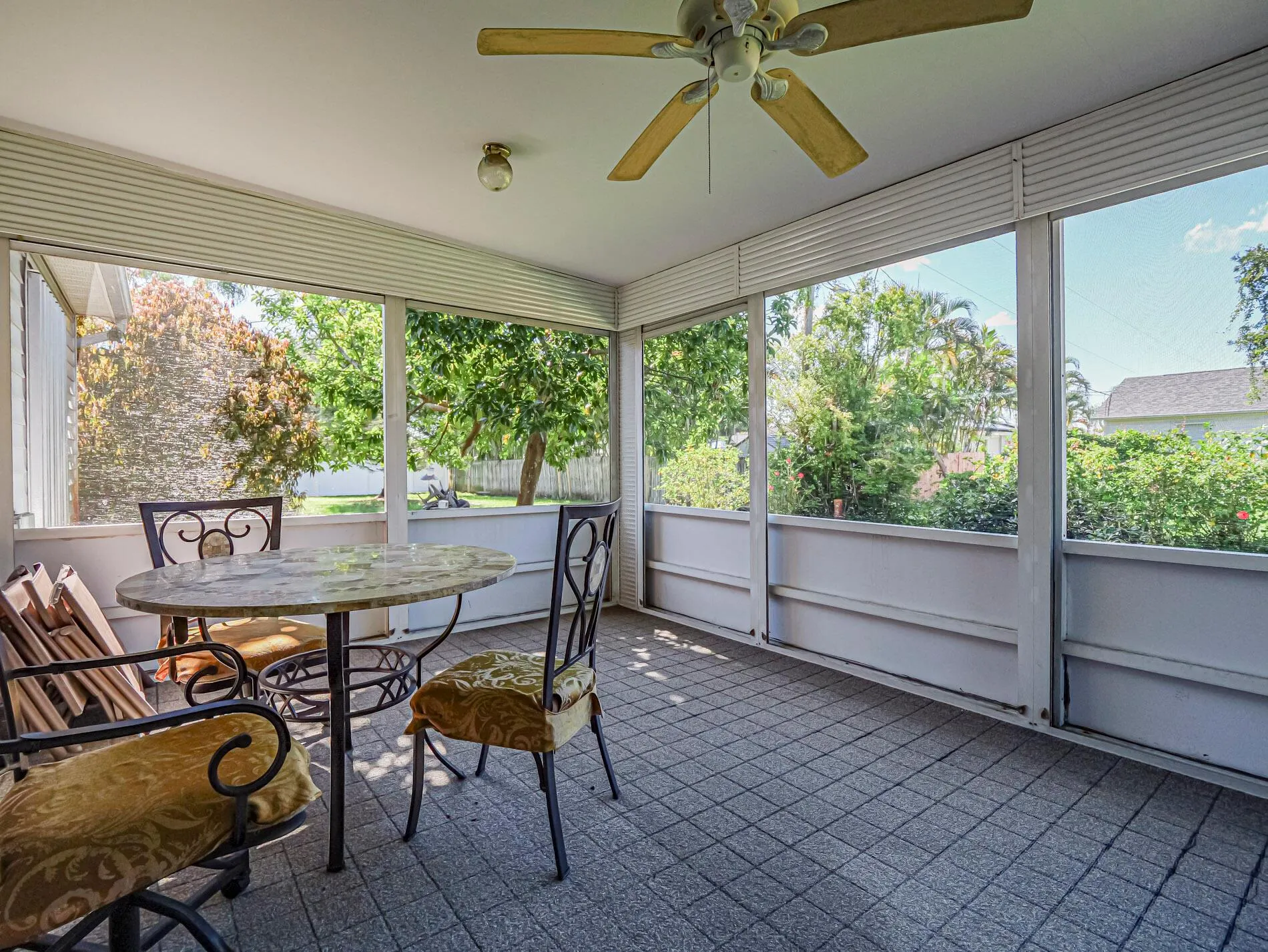 444 SW Dolores Avenue