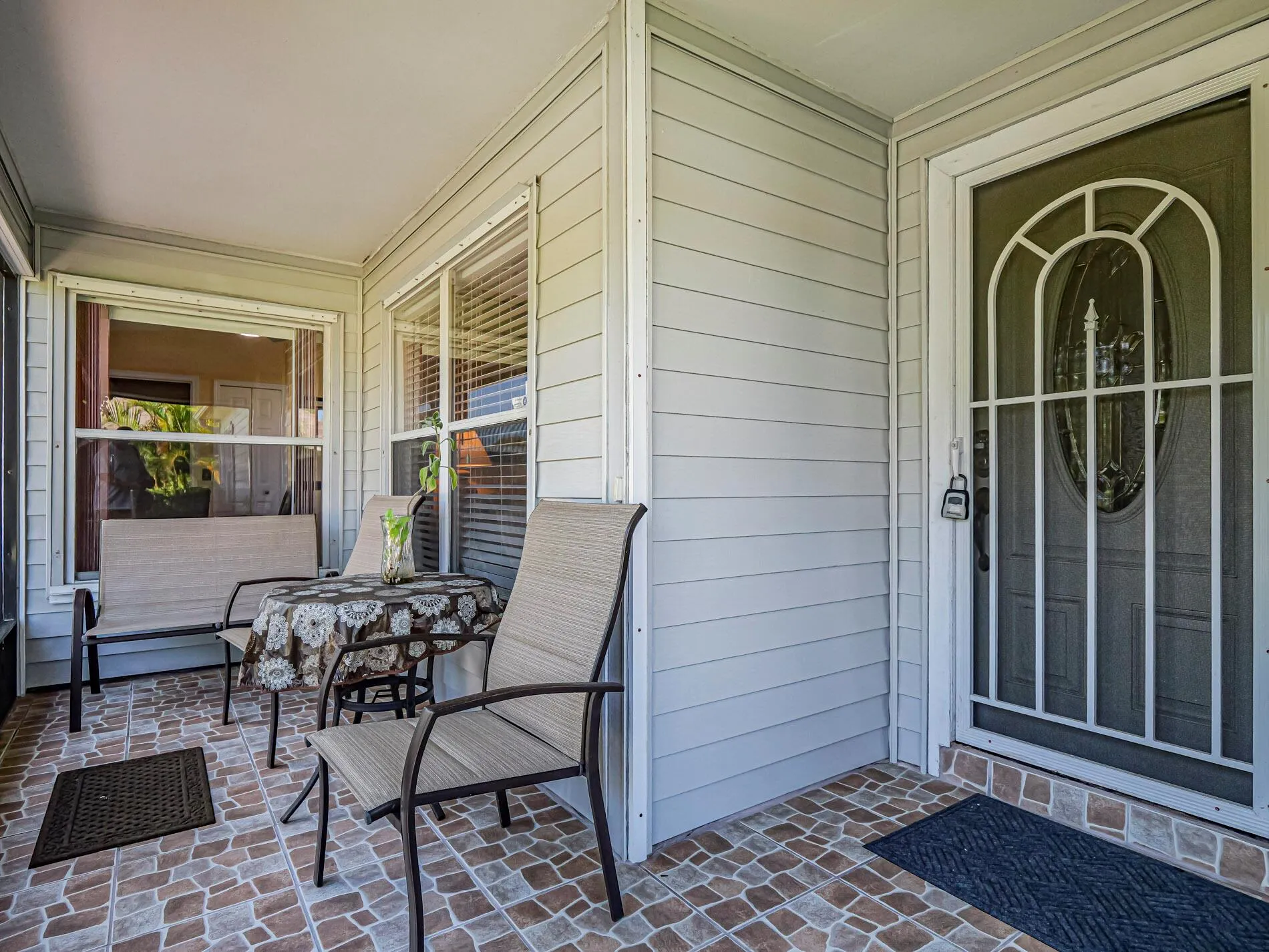 444 SW Dolores Avenue