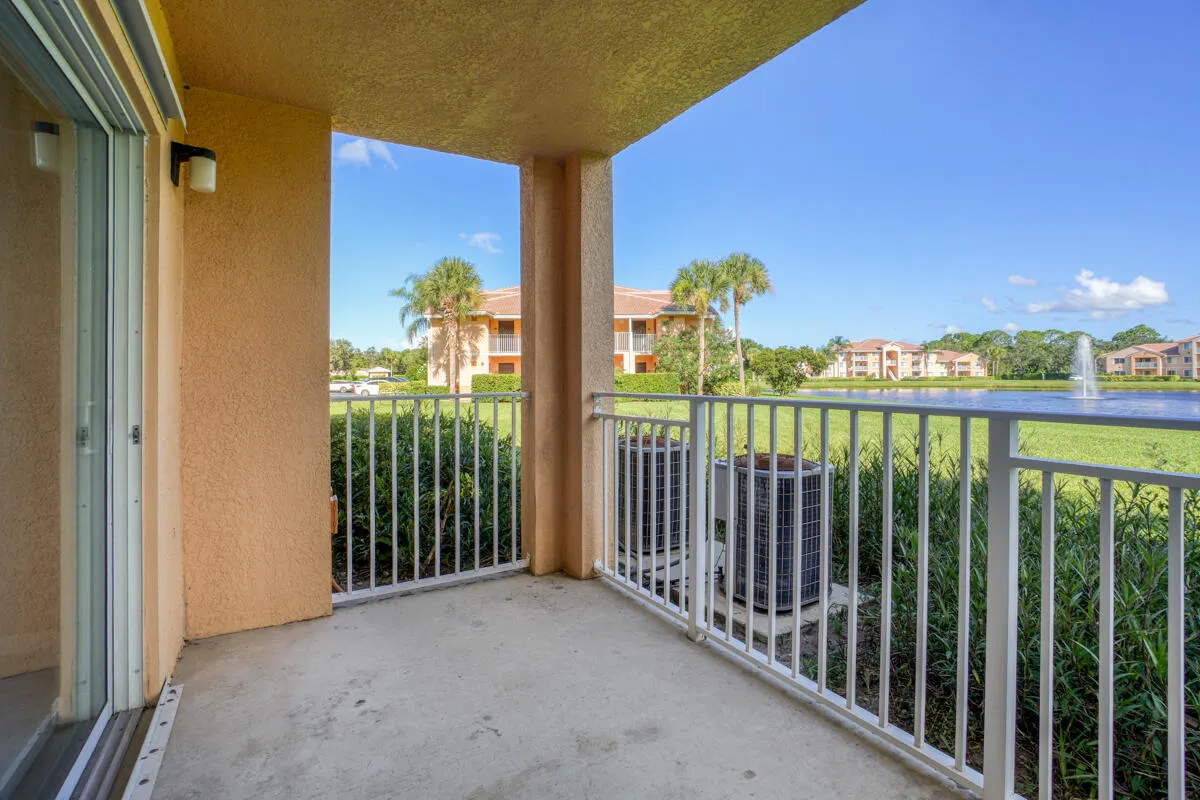301 SW Palm Drive, #102