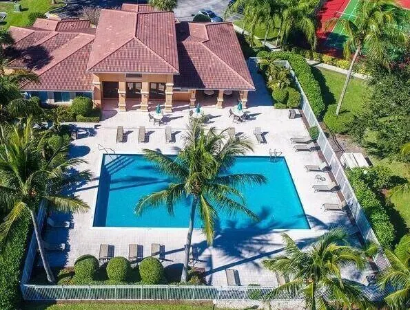 301 SW Palm Drive, #102