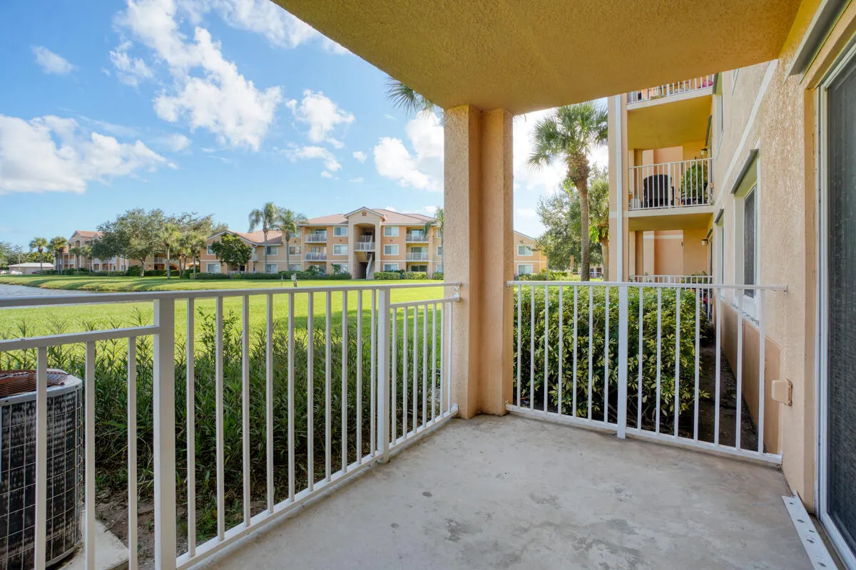 301 SW Palm Drive, #102