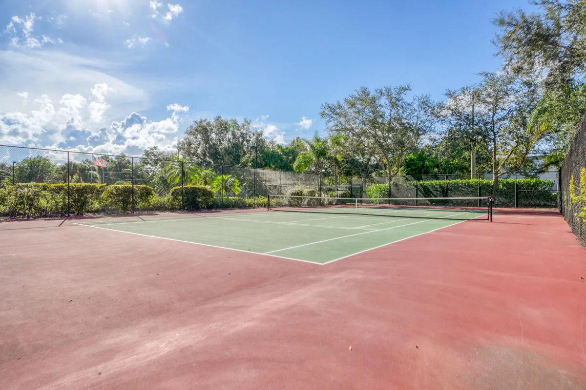 301 SW Palm Drive, #102