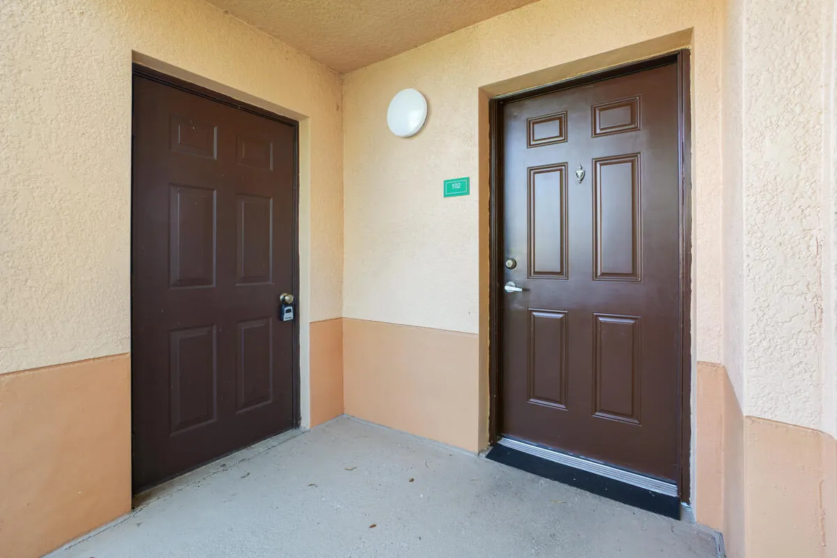 301 SW Palm Drive, #102